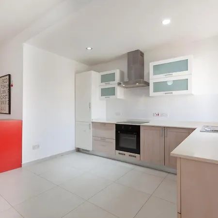 Apartamento High Floor - Apt With Comfy Sofa - Balcony & Wi-fi By 360 Estates *