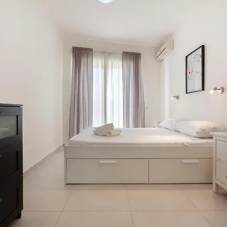 High Floor - Apt With Comfy Sofa - Balcony & Wi-fi By 360 Estates