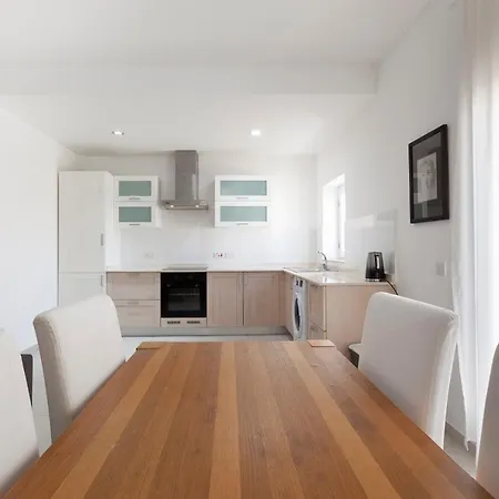Apartment High Floor - Apt With Comfy Sofa - Balcony & Wi-fi By 360 Estates