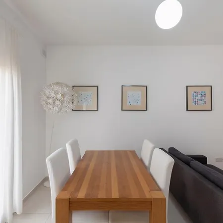 High Floor - Apt With Comfy Sofa - Balcony & Wi-fi By 360 Estates *