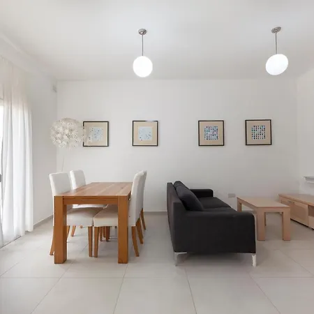 דירה High Floor - Apt With Comfy Sofa - Balcony & Wi-fi By 360 Estates סליאמה